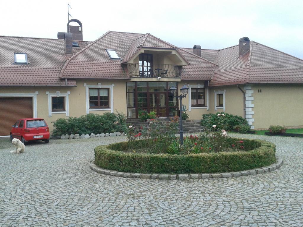 Gosciniec Sloneczny Hotel Drzonkow Exterior photo